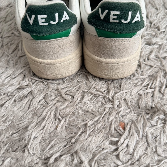 Veja V-90 Sneakers - Picture 4 of 6
